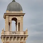 Homey I The Five Apartment