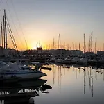 Homey I The Five Apartment