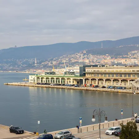 Homey I The Five Apartment