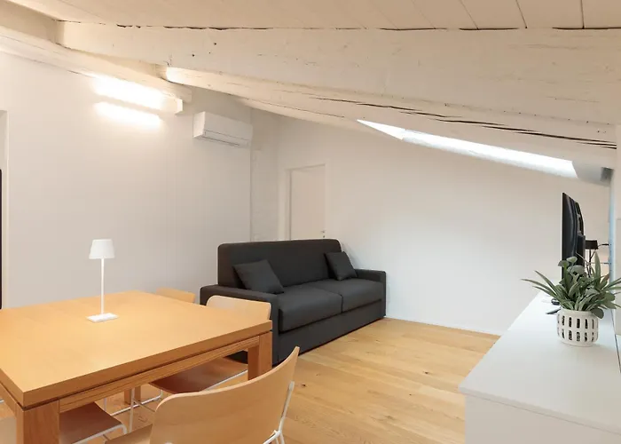 Homey I The Five Apartment *