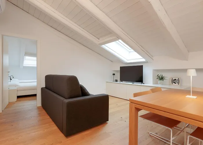 Apartment Homey I The Five