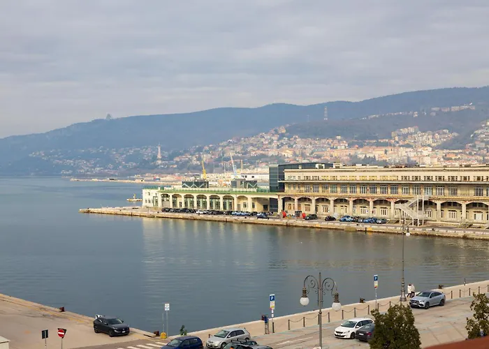 Homey I The Five Apartment