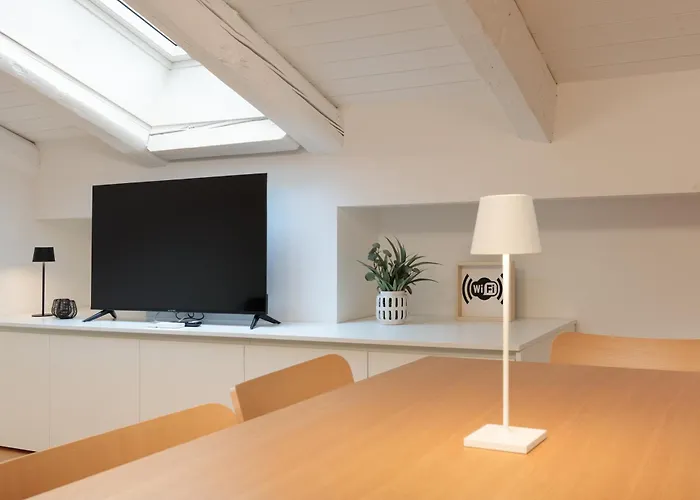 Apartment Homey I The Five *