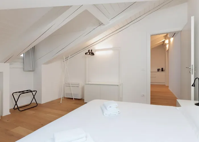 Homey I The Five Apartment *