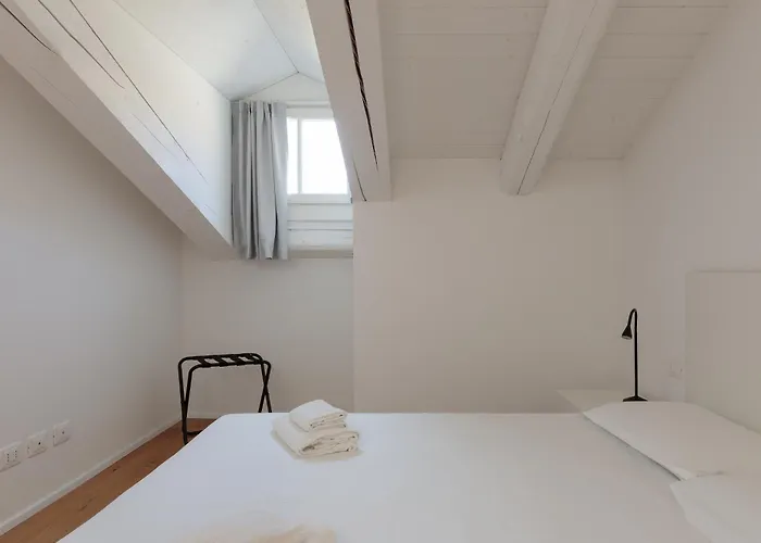 Homey I The Five Apartment *