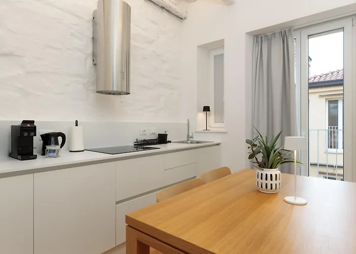 Apartment Homey I The Five