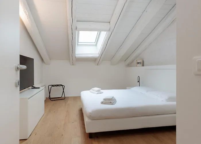 Homey I The Five Apartment *