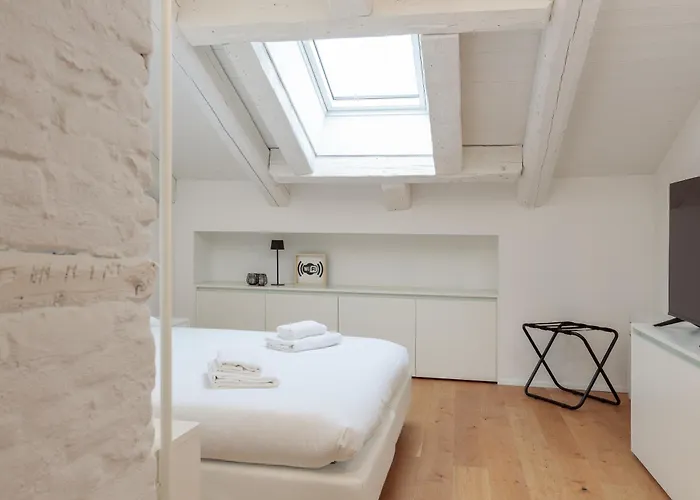 Homey I The Five Triest