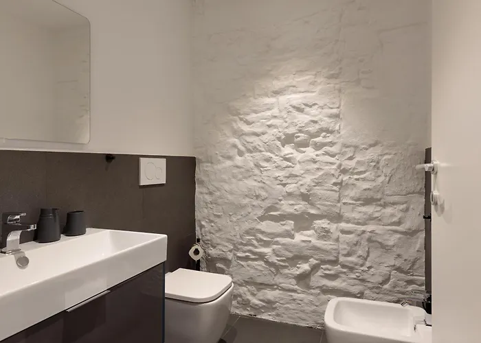 Homey I The Five Apartment