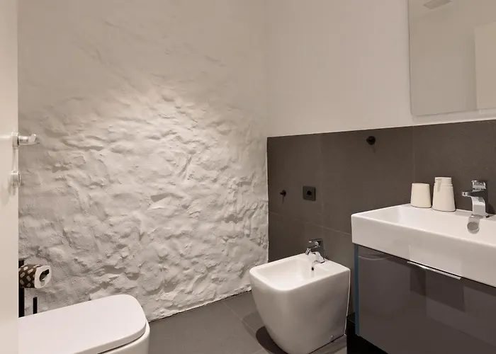 Homey I The Five Triest