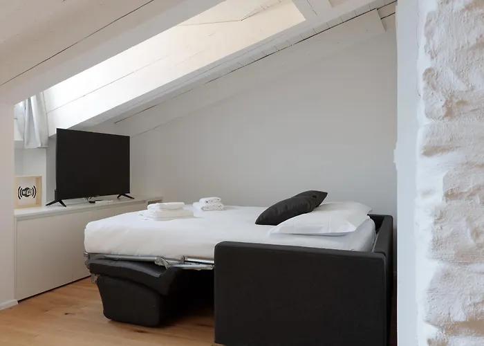 Apartment Homey I The Five