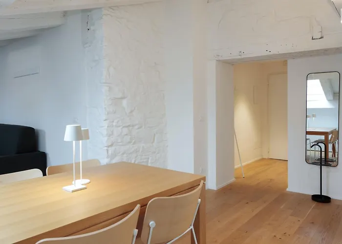 Homey I The Five Triest