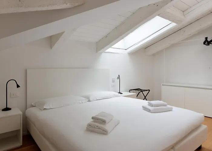 Apartment Homey I The Five