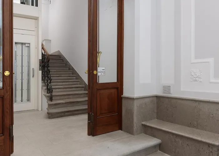 Homey I The Five Apartment