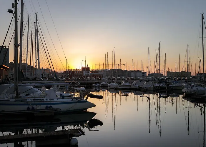 Homey I The Five Apartment