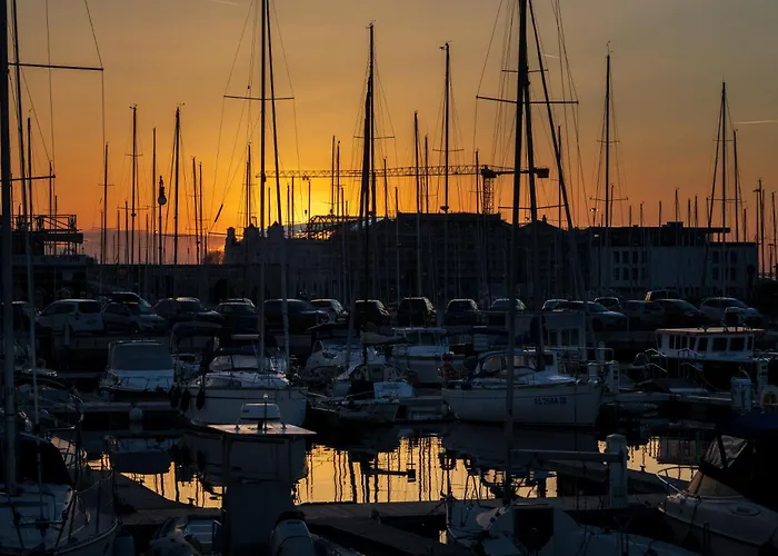 Homey I The Five Apartment *